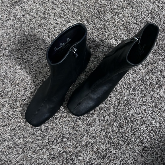 ⚡️DKNY • Black Block Heel Bootie • sz 7M - Picture 4 of 10